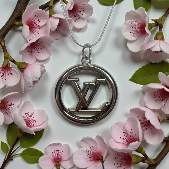 Louis Vuitton Sliver Round zipper pull - Picture 1 of 2